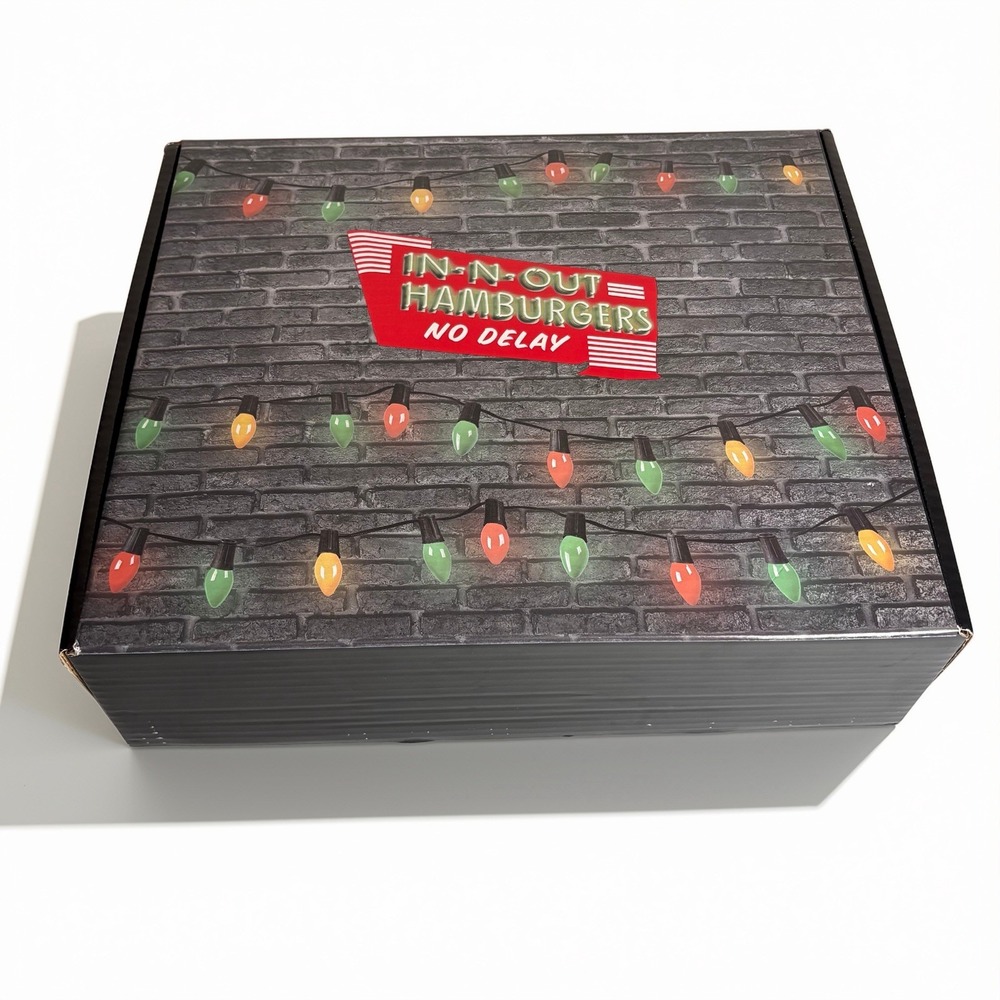 In-N-Out Burger Exclusive Employee Christmas Gift 2024 Black Green Blanket NIB